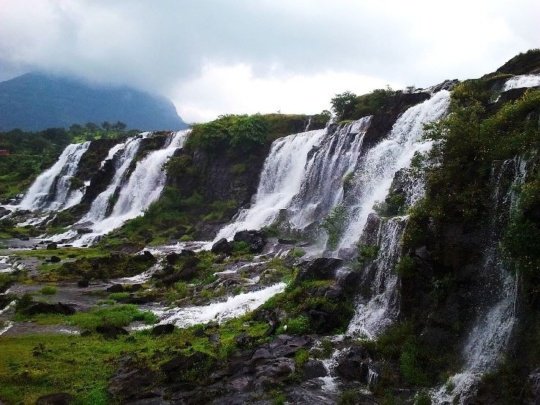 locations to visit near mumbai Bhandardara