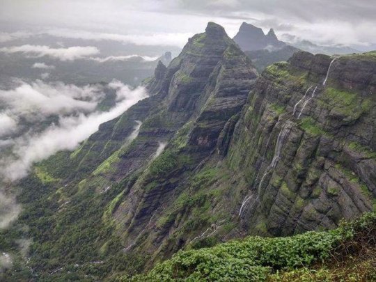 locations to visit near mumbai Harishchandragad