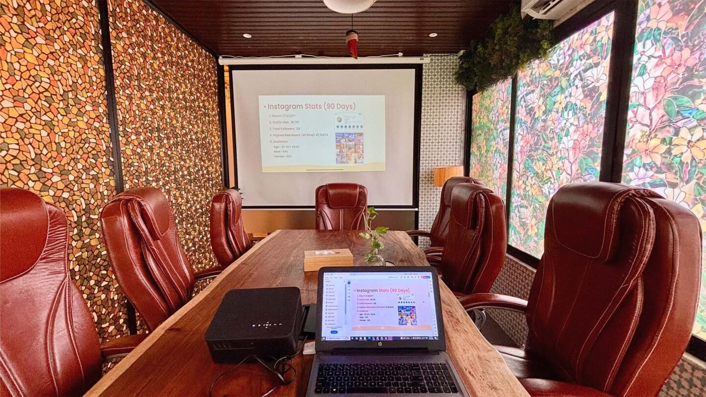 "Conference room in Andheri West, Mumbai – 8–10 seater with projector, Wi‑Fi and comfortable chairs. Perfect for meetings and presentations"